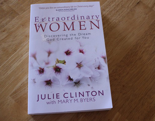 Extraordinary Women book by Julie Clinton