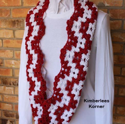 candy cane ripple crochet cowl pattern from Kimberlees Korner