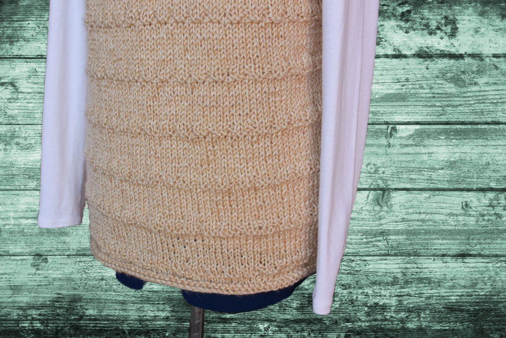 close up of stockinette ripple stitch pattern for knit vest | Kimberlees Korner