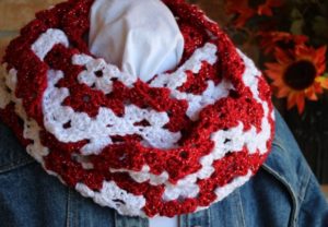 candy cane ripple crochet cowl pattern from Kimberlees Korner